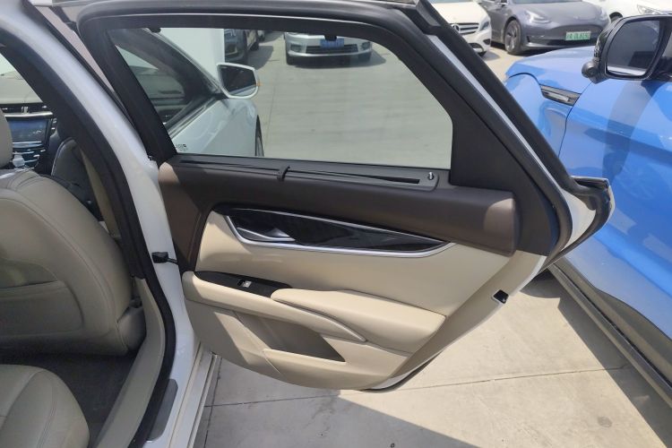 凯迪拉克XTS 2014款 28T 铂金版中控内饰7006