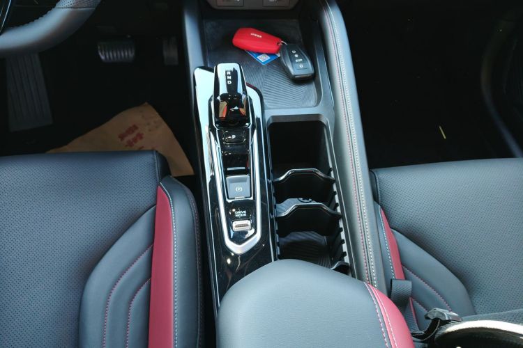 吉利汽车 2022款 缤越COOL 1.5TD DCT激擎版中控内饰18