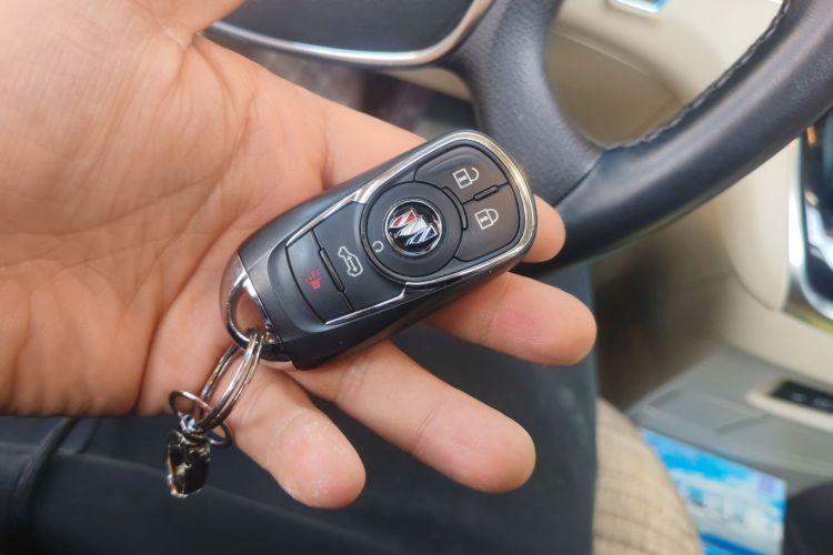 别克GL8 2023款 陆上公务舱 652T 豪华型中控内饰11