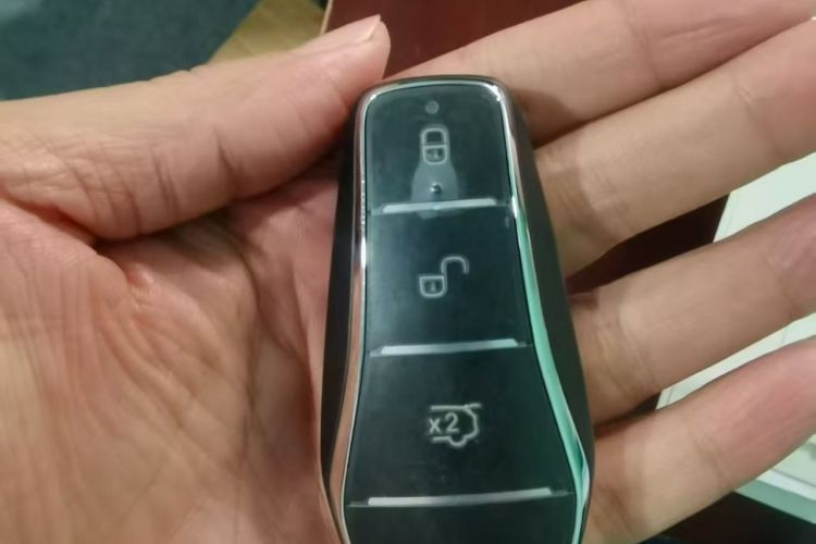 比亚迪e2 2024款 荣耀版 舒适型中控内饰7001