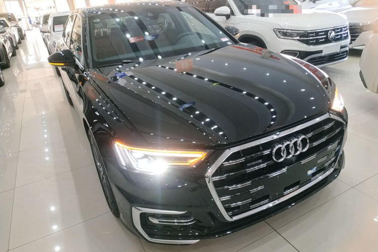 奥迪A6L 2025款 改款 45 TFSI quattro 臻选动感型车身外观3