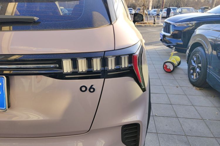 领克06 2023款 Remix 1.5T Shero车身外观9