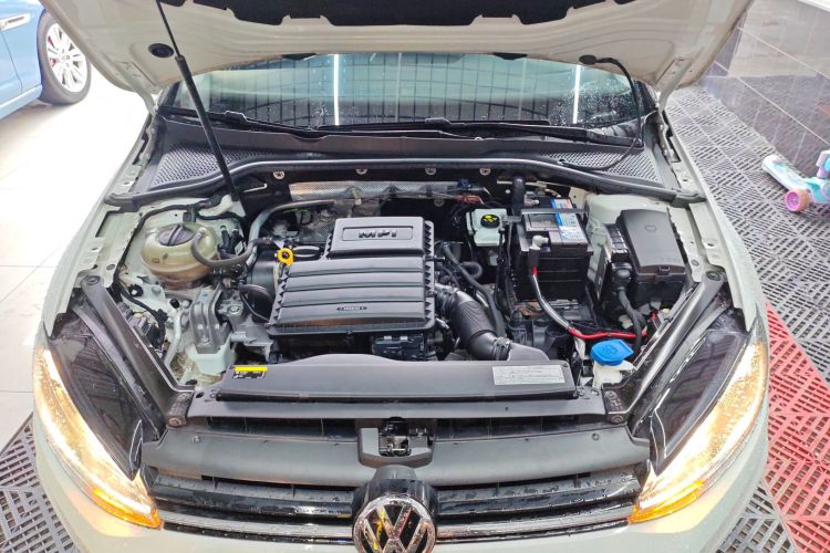 大众 高尔夫 2018款 1.6L 自动舒适型机舱底盘24