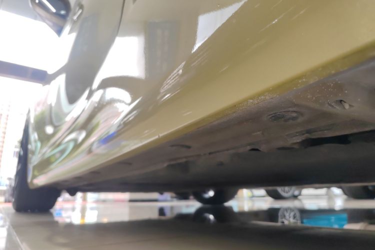 保时捷 2013款 Cayman 2.7L机舱底盘30