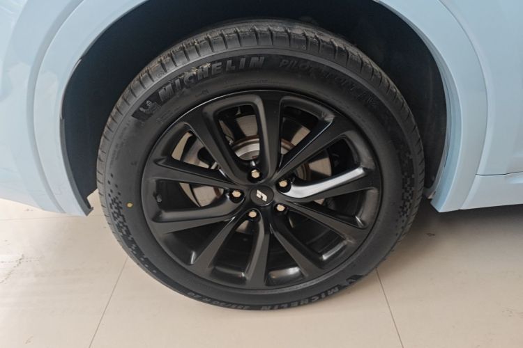 理想汽车 理想ONE 2021款 增程6座版车身外观6008