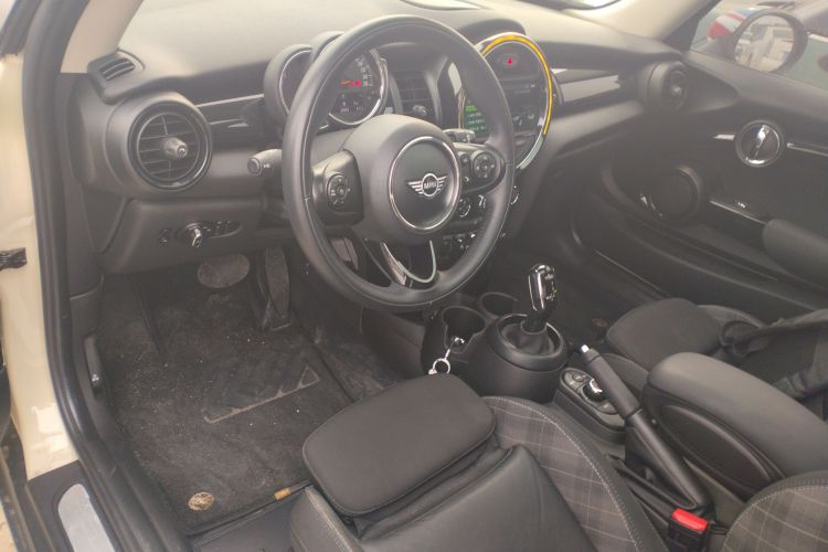 MINI 2018款 1.5T COOPER 经典派中控内饰7002