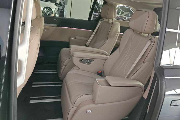 小鹏X9 2025款 740超长续航 Max中控内饰7004