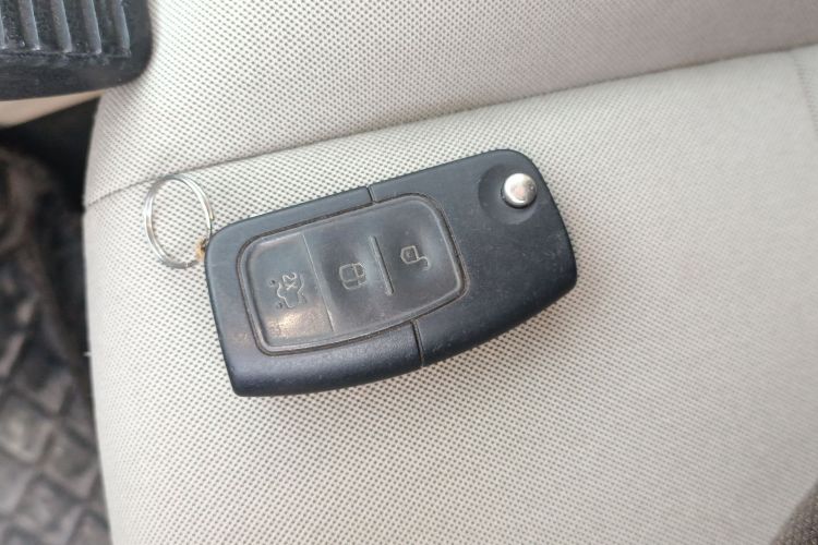 福特 嘉年华 2013款 三厢 1.5L 自动时尚型中控内饰11