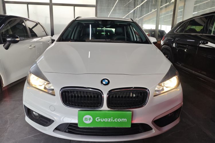 宝马2系旅行车 2016款 218i 时尚型车身外观2