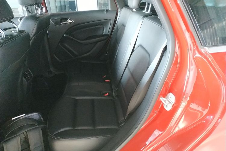 奔驰B级 2015款 B 200 时尚型中控内饰21