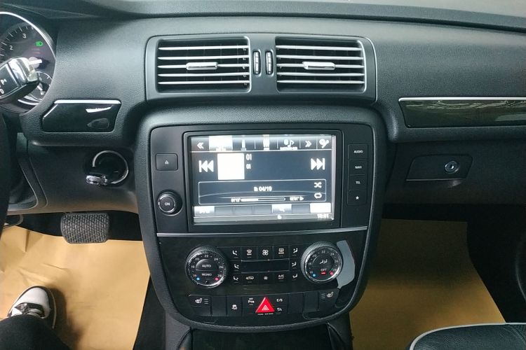 奔驰R级 2017款 R 320 4MATIC 商务型臻藏版局部细节16