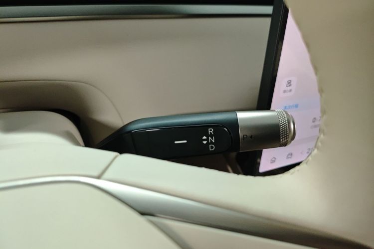 乐道L90 2025款 Ultra 六座版中控内饰18