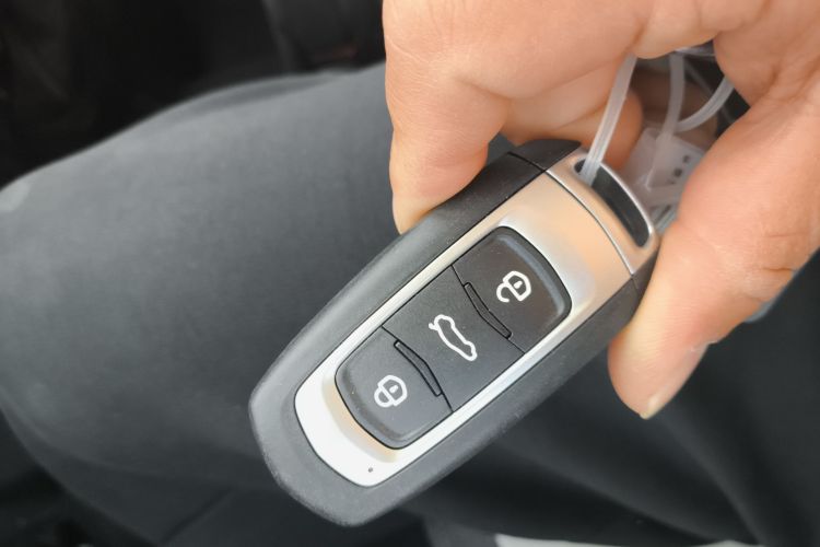 吉利银河 2025款 210km 熊猫骑士中控内饰7001