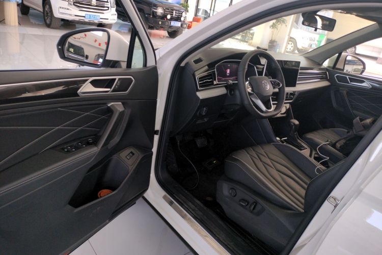 大众 途观L 2022款 330TSI 自动两驱智享版中控内饰20