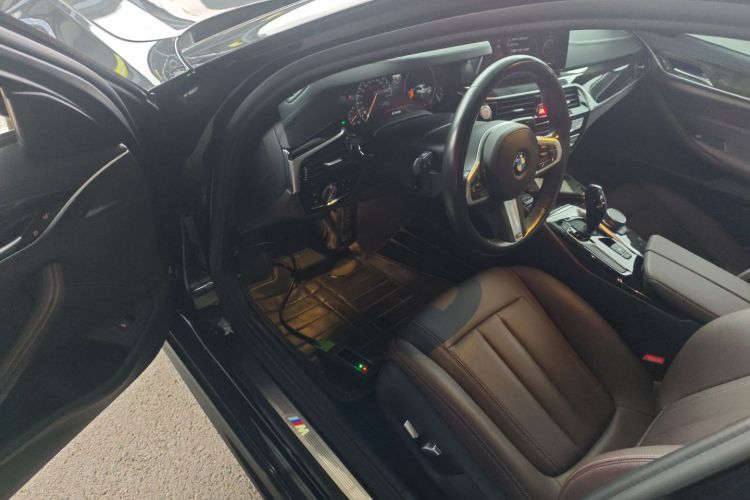 宝马5系 2019款 525Li M运动套装中控内饰20