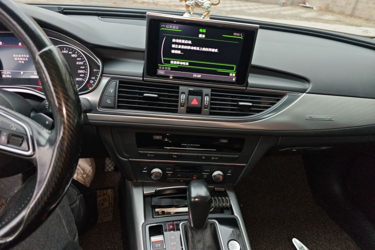 奥迪A6L 2016款 45 TFSI quattro 运动型中控内饰16