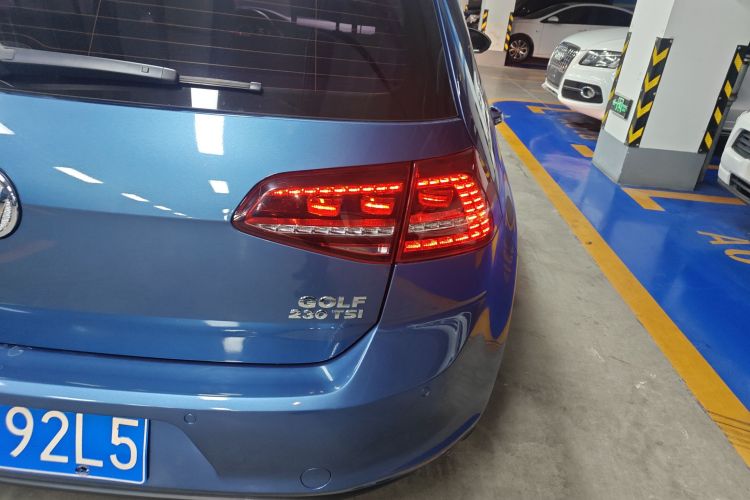 大众 高尔夫 2017款 230TSI 自动豪华百万辆纪念版车身外观9