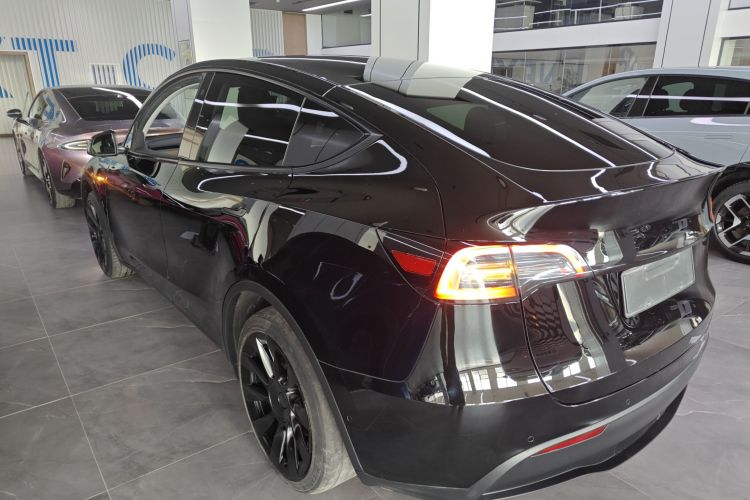 特斯拉 Model Y 2022款 改款 长续航全轮驱动版车身外观4