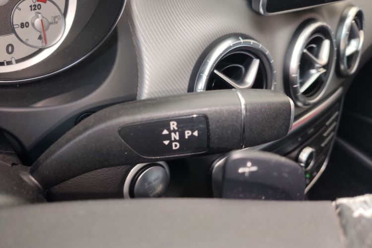 奔驰CLA 2016款 CLA 200 动感型中控内饰18