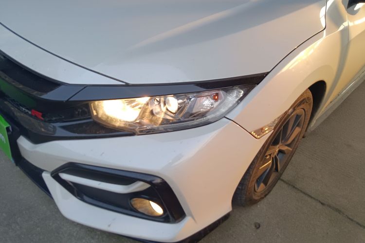 本田 思域 2021款 HATCHBACK 220TURBO CVT新锐控局部细节36