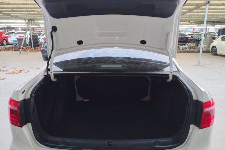 大众 朗逸 2013款 改款经典 1.6L 自动风尚版机舱底盘23