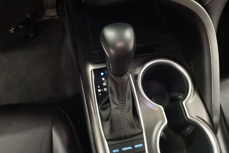 丰田 凯美瑞 2021款 2.0S 锋尚版中控内饰18