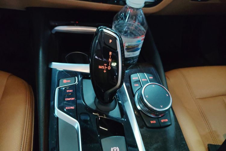 宝马5系 2018款 528Li 上市特别版中控内饰18