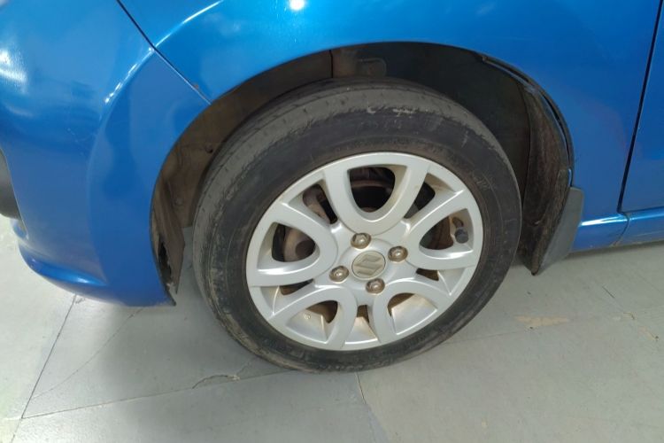 铃木 奥拓 2013款 1.0L 自动豪华型车身外观6007