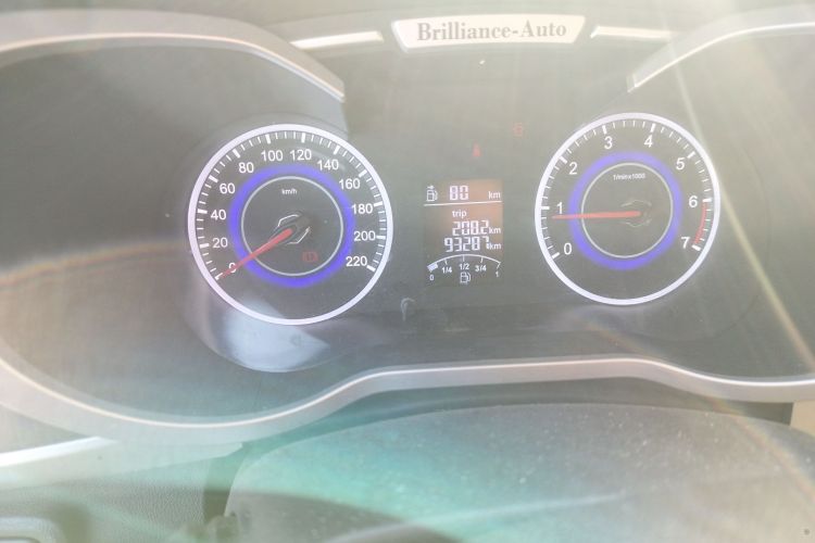 中华V3 2015款 1.5L 手动基本型中控内饰15