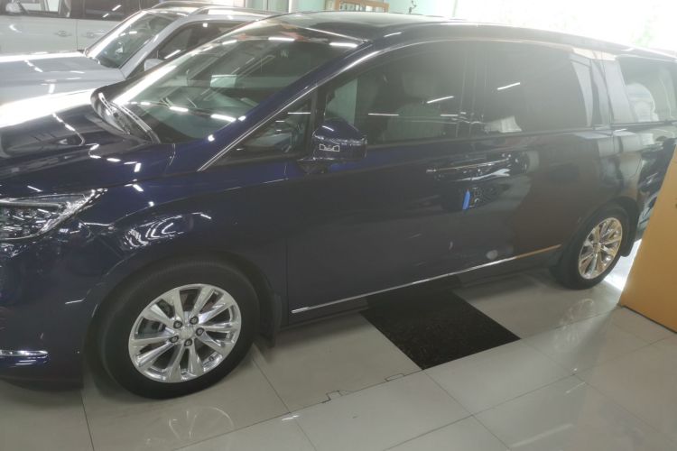 别克GL8 2020款 Avenir艾维亚 四座尊礼版车身外观4