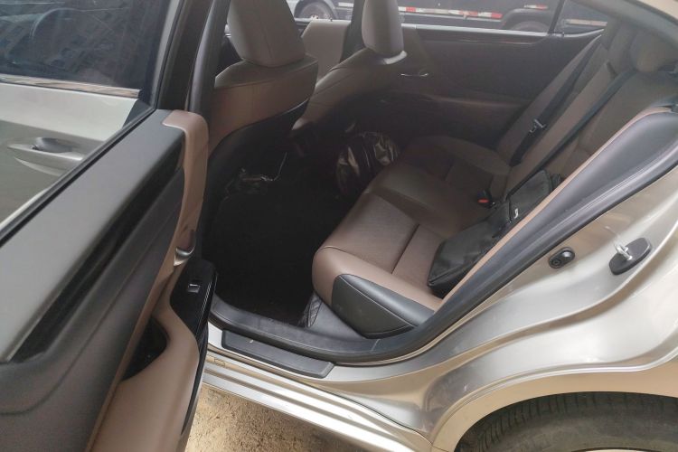 雷克萨斯ES 2022款 200 卓越版中控内饰21