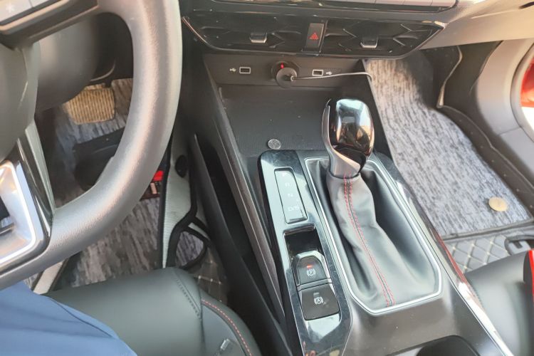 名爵 MG5 2021款 180DVVT CVT青春豪华版局部细节18