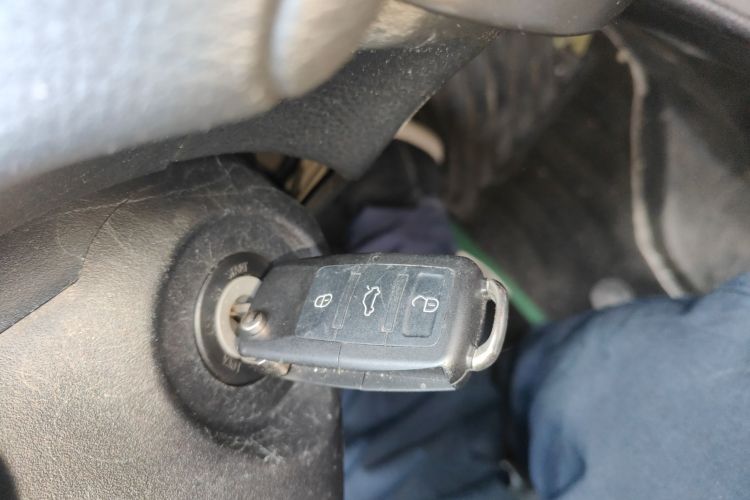 丰田 YARiS L 致炫 2016款 改款 1.3E 手动魅动版中控内饰7001