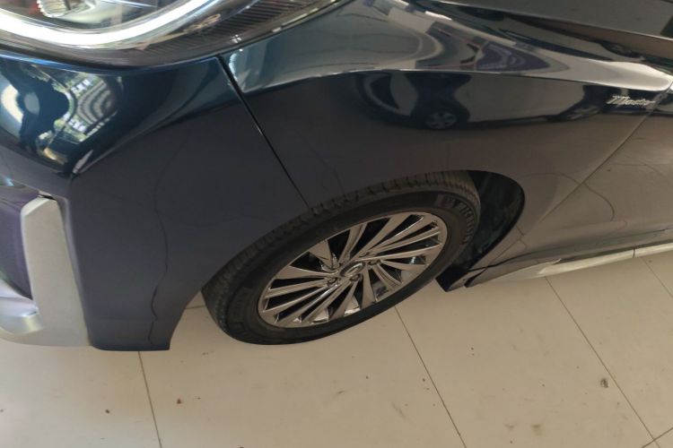 广汽传祺 传祺M8 2021款 大师系列 390T 至尊版车身外观6004