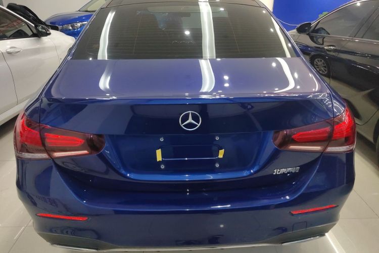 奔驰A级 2022款 改款 A 200 L 运动轿车时尚型车身外观6