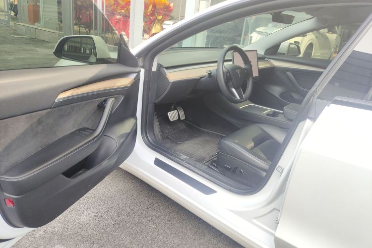 特斯拉 Model 3 2022款 Performance高性能全轮驱动版中控内饰7003