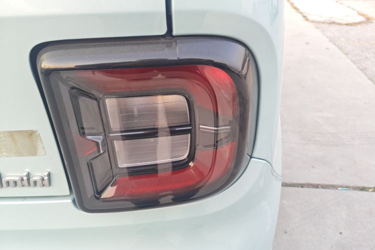 吉利银河 2024款 改款 熊猫mini 200km 龙腾版车身外观9