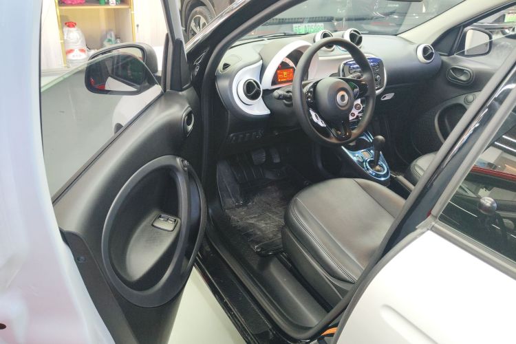 smart forfour 2018款 1.0L 52千瓦灵动版中控内饰20