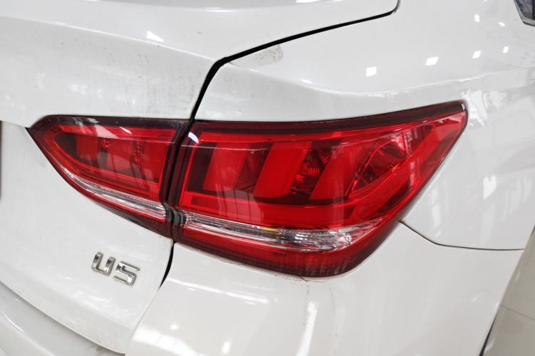 北京汽车 北京U5 2020款 1.5L 手动尊贵版 国VI车身外观9