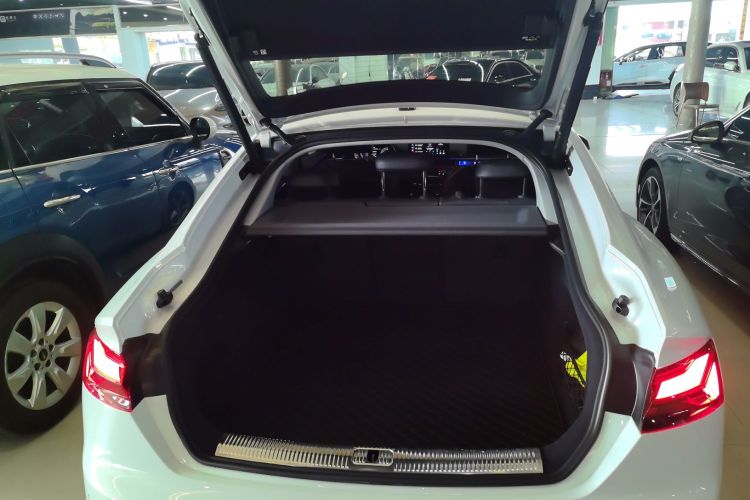 奥迪A5 2024款 Sportback 40 TFSI 时尚动感型机舱底盘23