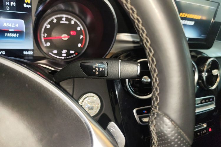 奔驰C级 2017款 C 200 运动版中控内饰18