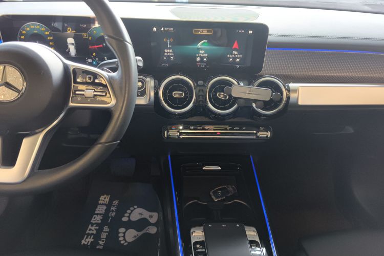 奔驰GLB 2020款 GLB 200 动感型中控内饰16
