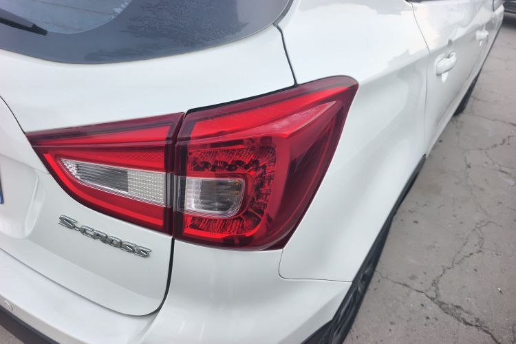 铃木 骁途 2017款 1.6L CVT两驱都市进取型车身外观9