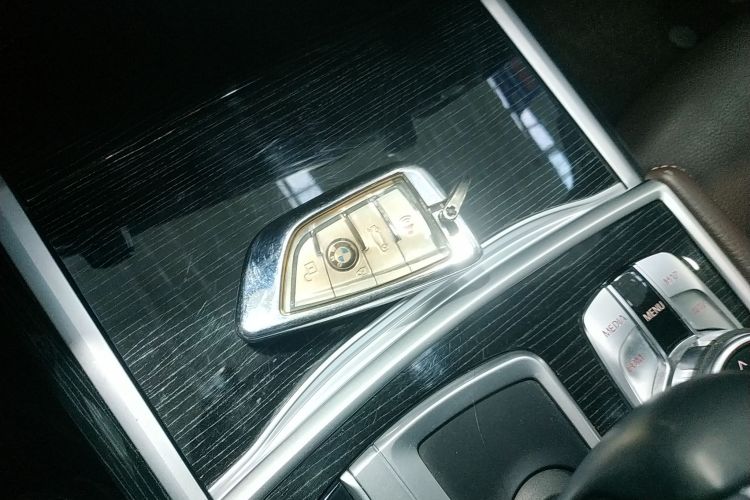 宝马7系 2018款 730Li 领先型 M运动套装中控内饰11