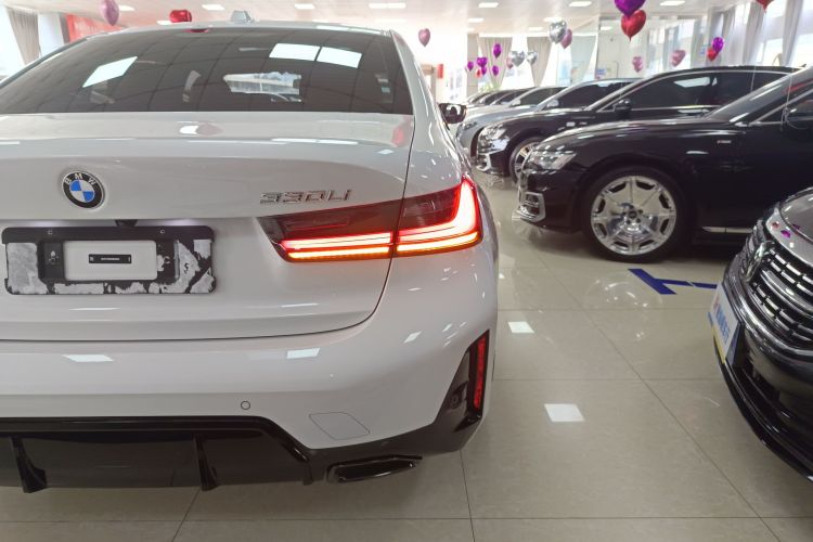 宝马3系 2025款 330Li M运动曜夜套装车身外观6006