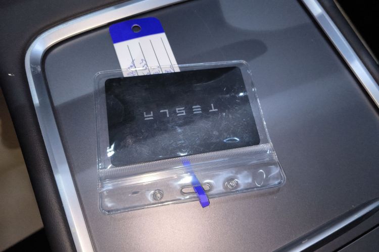 特斯拉 Model Y 2022款 长续航全轮驱动版中控内饰7001