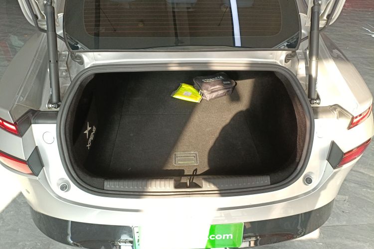 小鹏P7 2023款 P7i 702 Pro局部细节23