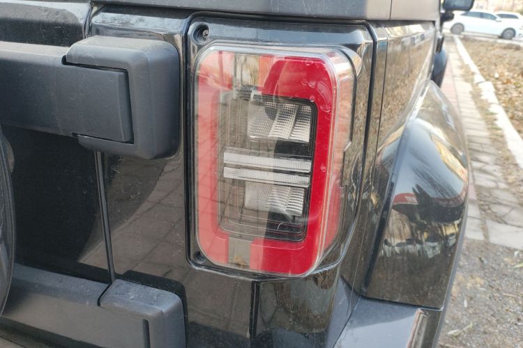 北京越野 北京BJ40 2019款 2.3T 自动四驱城市猎人版尊享型 国VI车身外观9