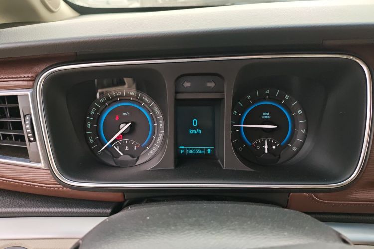 别克GL8 2014款 3.0L GT豪华商务豪雅版中控内饰14