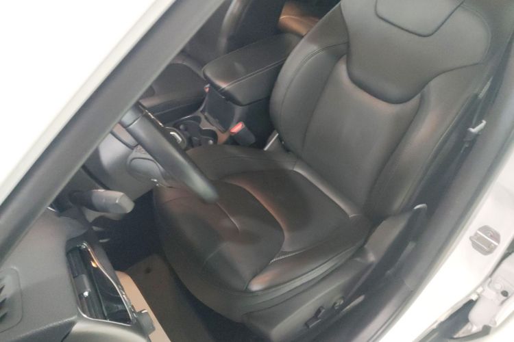 Jeep 自由光 2019款 2.0T 两驱智享版 国V中控内饰19